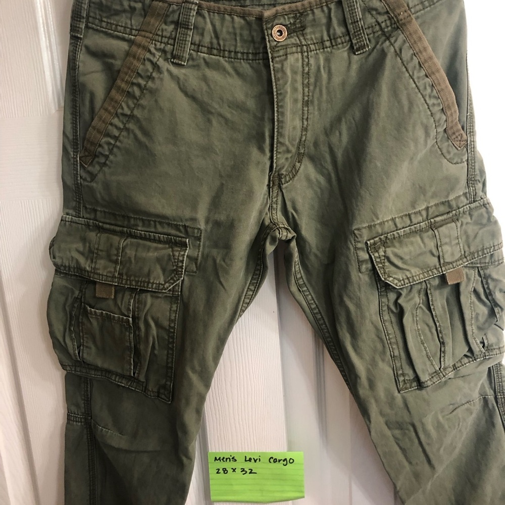 Men’s Levi cargos , good condition!